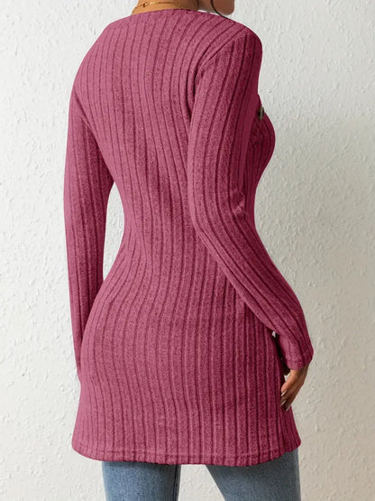 Indy™ - Asymmetrisches Top mit Knöpfen und Rippenstruktur