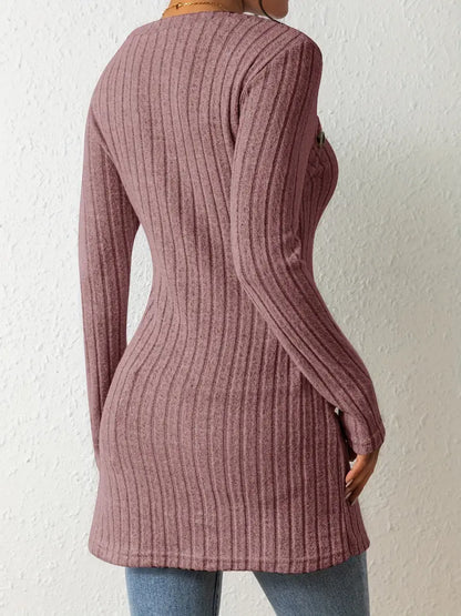 Indy™ - Asymmetrisches Top mit Knöpfen und Rippenstruktur
