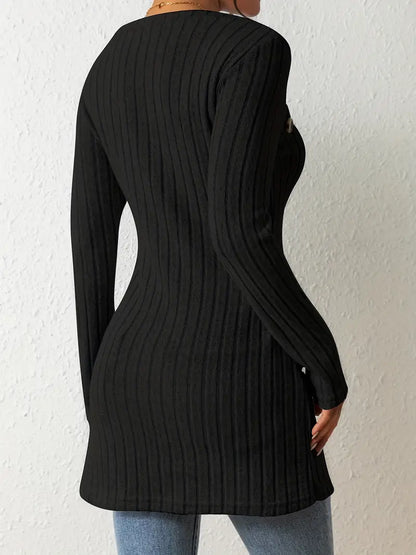 Indy™ - Asymmetrisches Top mit Knöpfen und Rippenstruktur