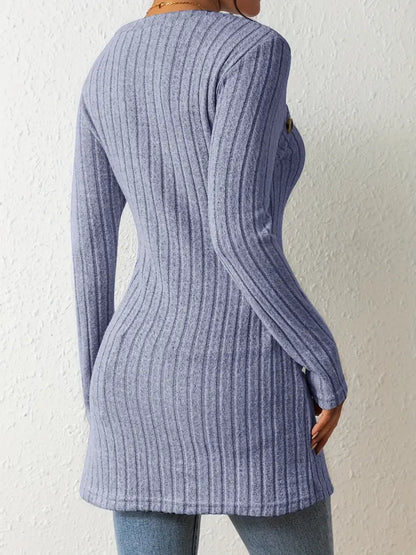 Indy™ - Asymmetrisches Top mit Knöpfen und Rippenstruktur