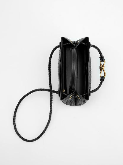 Bleuor™ | Tasche mit metallisiertem, gedrehtem Griffdetail