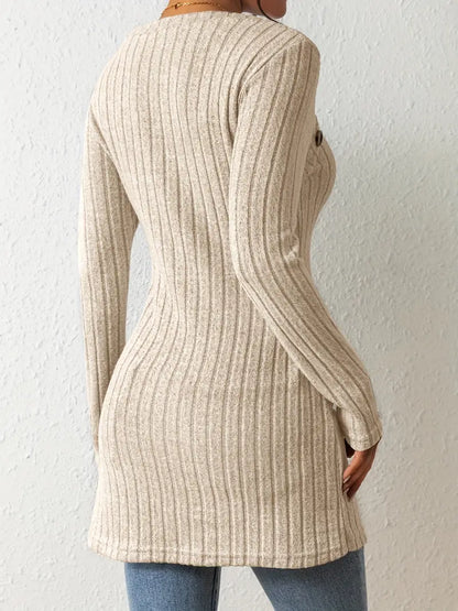 Indy™ - Asymmetrisches Top mit Knöpfen und Rippenstruktur